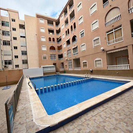 Cozy Apartment 5 Mins To Beach Torrevieja Extérieur photo