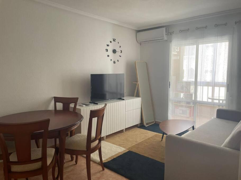 Cozy Apartment 5 Mins To Beach Torrevieja Extérieur photo