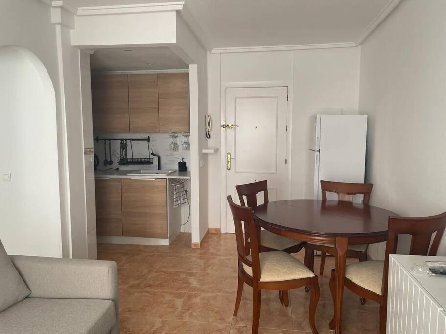 Cozy Apartment 5 Mins To Beach Torrevieja Extérieur photo