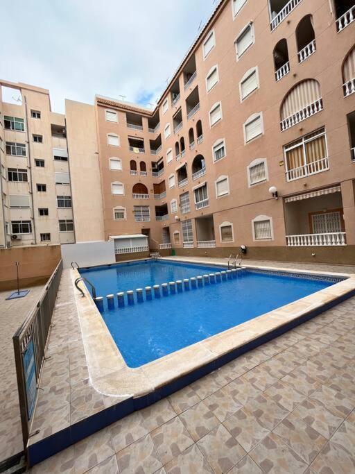 Cozy Apartment 5 Mins To Beach Torrevieja Extérieur photo
